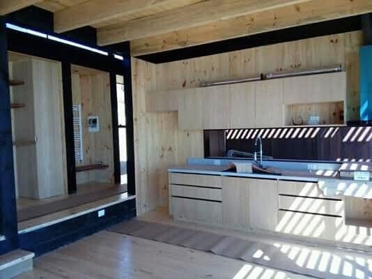 Instalación en cocina de madera
